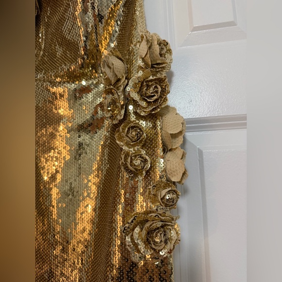 MESHKI - Cassia Strapless Sequin Rose Midi Dress - Gold - NWT - Size medium - Picture 6 of 13